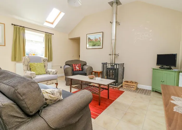 1 Pines Farm Cottages